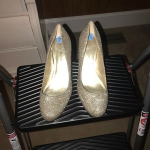 Fatin pumps by bandolino